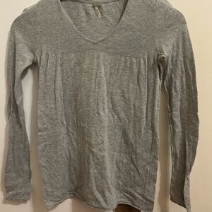 Stylish Gray Long Sleeve V-Neck Sweater